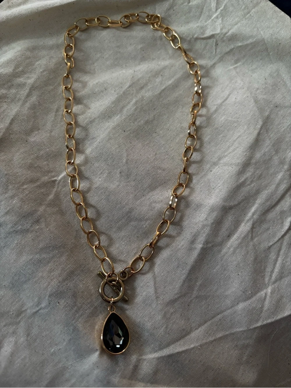 Vintage Gold Tone Toggle Chain Necklace Black Teardrop Crystal Pendant Statement